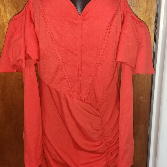 Elegant Strapless Red Dress - Picture 4 of 6